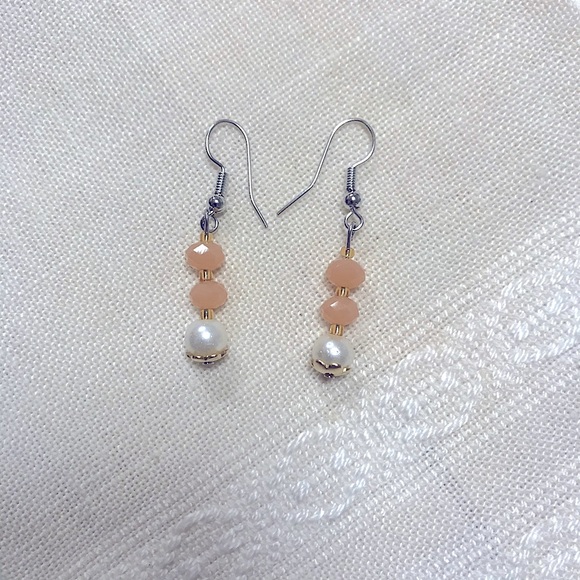 🆕Sweet Handmade Peachy Beaded Dangle Earrings for Pierced Ears👌🏼Lightweight🌸 - Picture 4 of 16